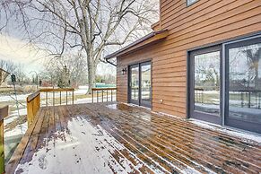 Lake Winnebago Family Retreat: Dock & Deck!