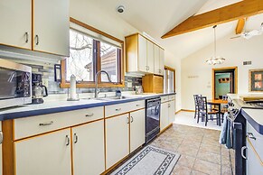 Lake Winnebago Family Retreat: Dock & Deck!