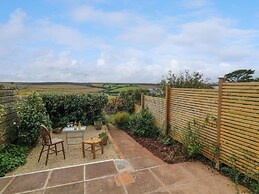 Awalek, Cumber Close