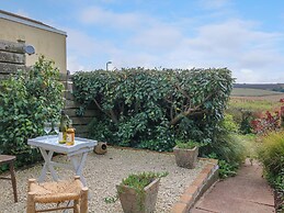 Awalek, Cumber Close