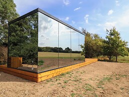 Pound Farm Mirror Houses: Pond ÖÖD