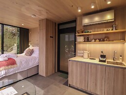 Pound Farm Mirror Houses: Pond ÖÖD