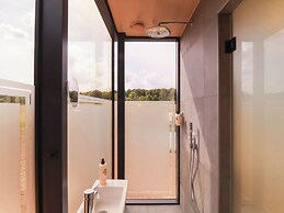 Pound Farm Mirror Houses: Pond ÖÖD