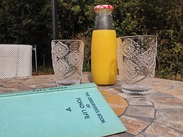 Pound Farm Mirror Houses: Pond ÖÖD