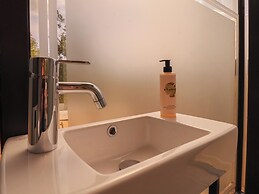 Pound Farm Mirror Houses: Pond ÖÖD