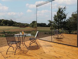 Pound Farm Mirror Houses: Pond ÖÖD