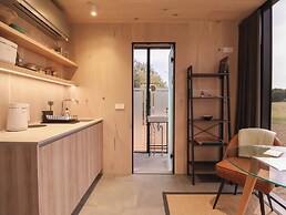 Pound Farm Mirror Houses: Pond ÖÖD