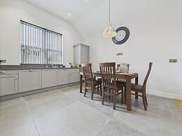 Oakwood Lodge