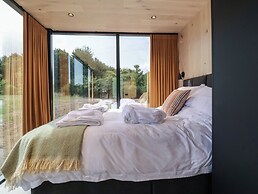 Pound Farm Mirror Houses: Meadow ÖÖD