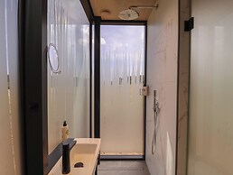 Pound Farm Mirror Houses: Meadow ÖÖD