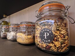 Pound Farm Mirror Houses: Meadow ÖÖD