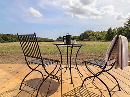 Pound Farm Mirror Houses: Meadow ÖÖD