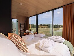 Pound Farm Mirror Houses: Meadow ÖÖD