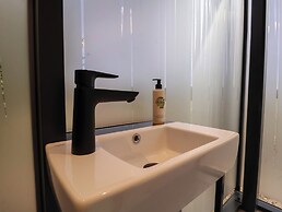 Pound Farm Mirror Houses: Meadow ÖÖD