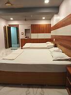Sri Ratna Lodge
