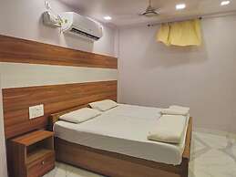Sri Ratna Lodge