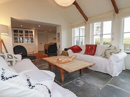 Poldue House