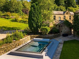 Moorlands Manor