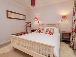 New Tower House- 10 Pear Tree Court