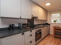 New Tower House- 10 Pear Tree Court