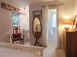 New Tower House- 10 Pear Tree Court