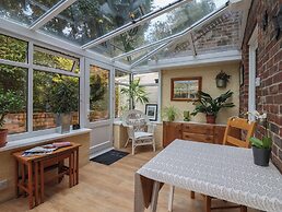 New Tower House- 10 Pear Tree Court