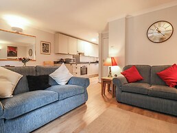 New Tower House- 10 Pear Tree Court