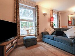 New Tower House- 10 Pear Tree Court