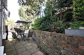 New Tower House- 10 Pear Tree Court