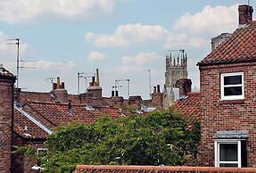 New Tower House- 10 Pear Tree Court