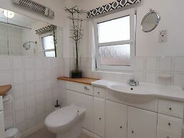 New Tower House- 10 Pear Tree Court