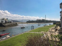 Oakley View Apartment