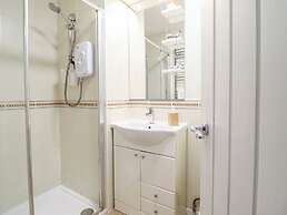 Oakley View Apartment