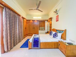 Hotel Thakur Galaxy, Sadar Market