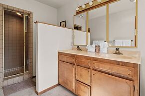 Luxury Joyful Bear Reatreat