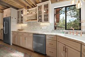 Luxury Joyful Bear Reatreat