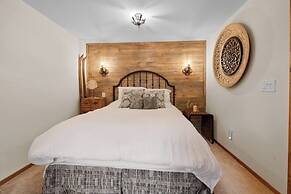 Luxury Joyful Bear Reatreat