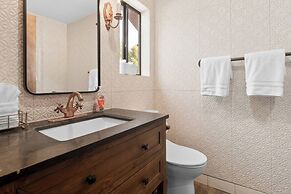 Luxury Joyful Bear Reatreat