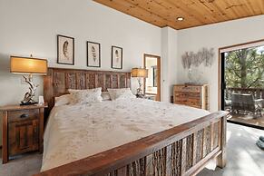 Luxury Joyful Bear Reatreat