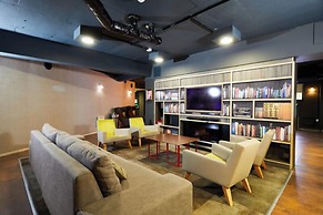 VITA Student-only Studio, Zed Alley