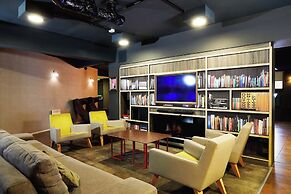 VITA Student-only Studio, Zed Alley