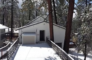Bear Mountain Chalet w views Hot Tub