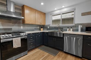 Bear Mountain Chalet w views Hot Tub