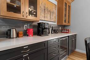 Bear Mountain Chalet w views Hot Tub