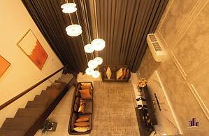 Embassy gardens luxury by Cozy