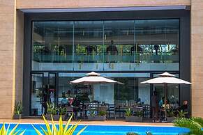 Embassy gardens luxury by Cozy