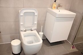 Embassy gardens luxury by Cozy