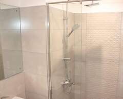 Embassy gardens luxury by Cozy