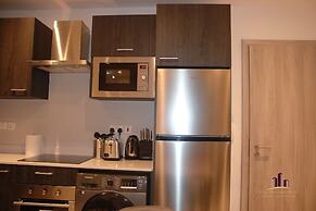 Embassy gardens luxury by Cozy