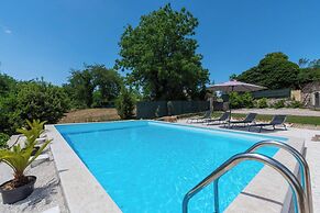 Holiday House with Pool Villa Ladybug